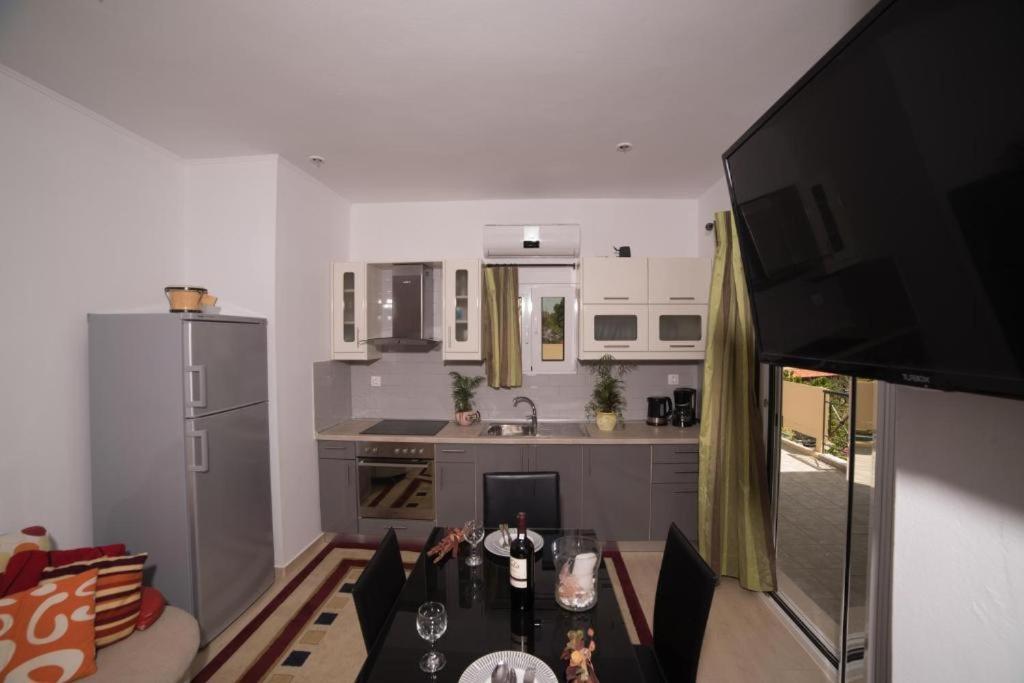 Bodikos Apartments Pitsidia Exteriör bild